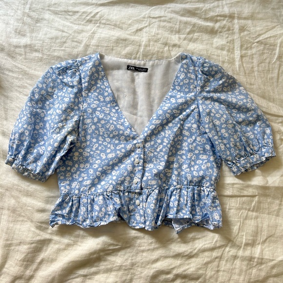 Zara Tops - ZARA Floral Peplum Crop Top